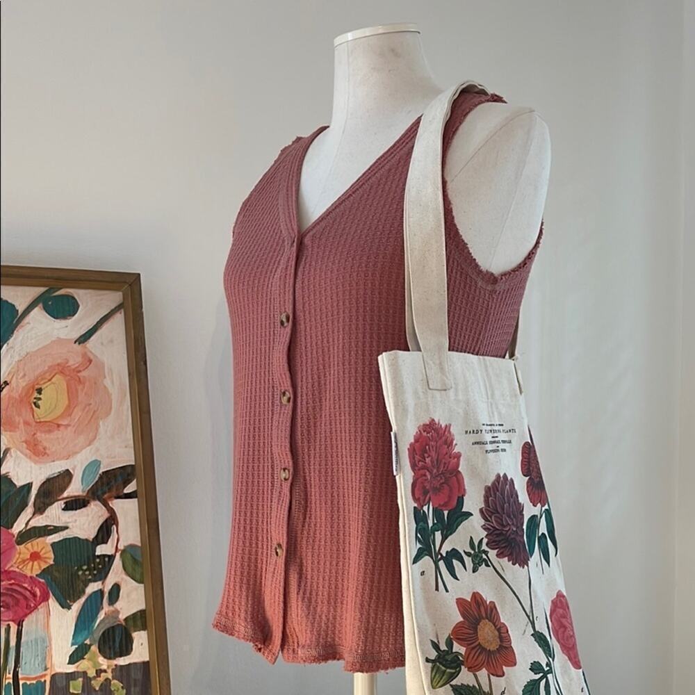 Women's Sleeveless Button-Down Top - Muted/Dark Pink - Picture 4 of 8